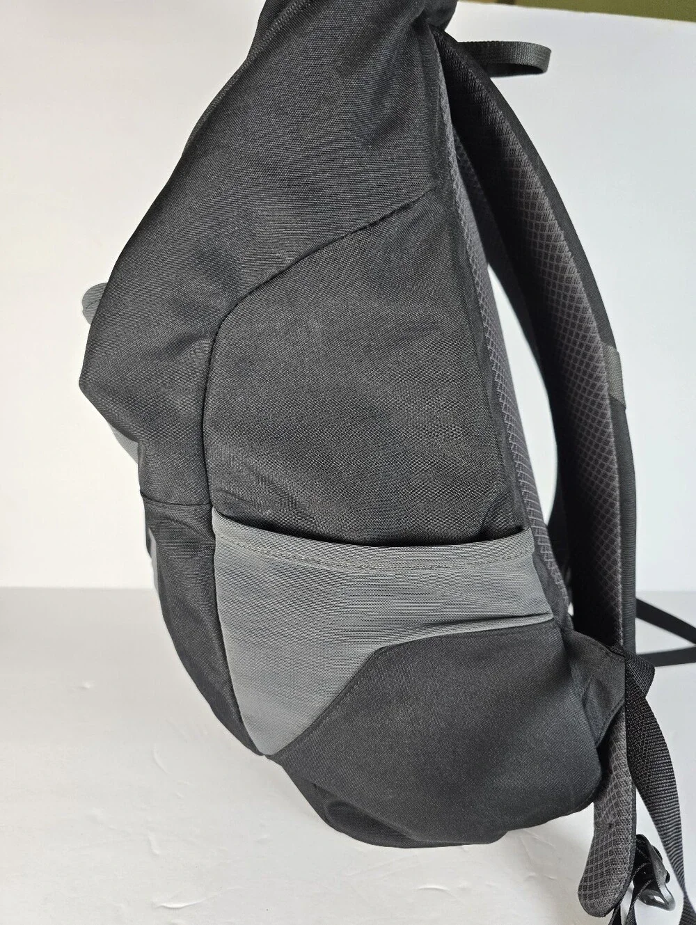NWOT Patagonia Two-Tone Black and Gray Yerba 24L Backpack Cabincore